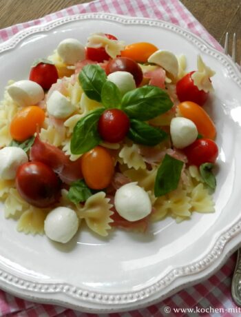 Mediterraner Nudelsalat