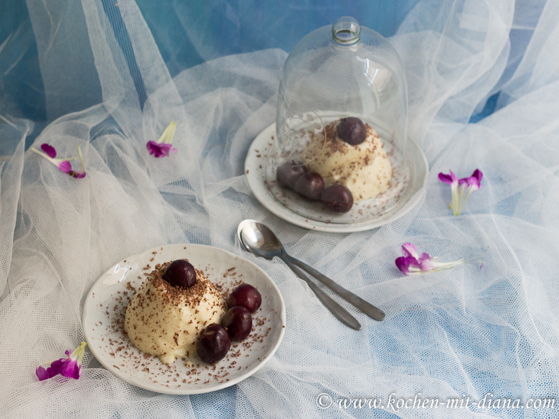 Grieß-Pudding mit Kirschen