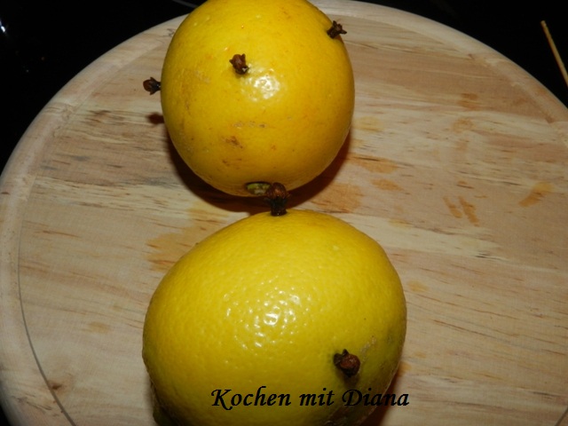 Zitronen mit Nelken