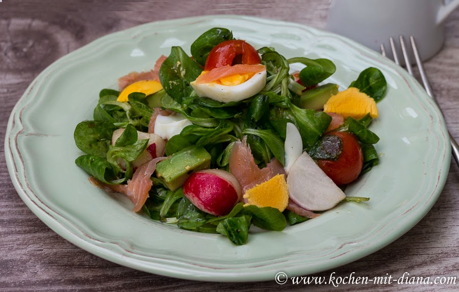 Salat mit Lachs und Avocado