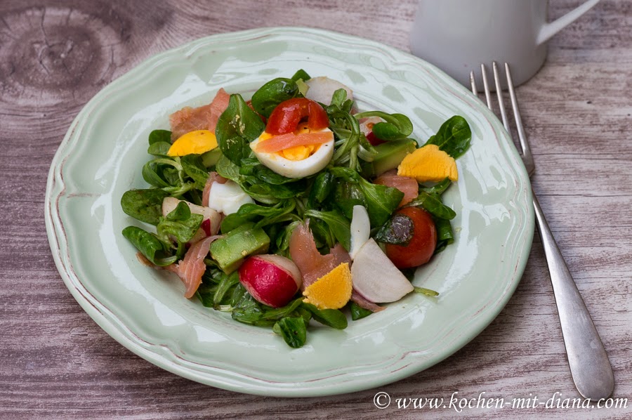 Salat mit Lachs und Avocado