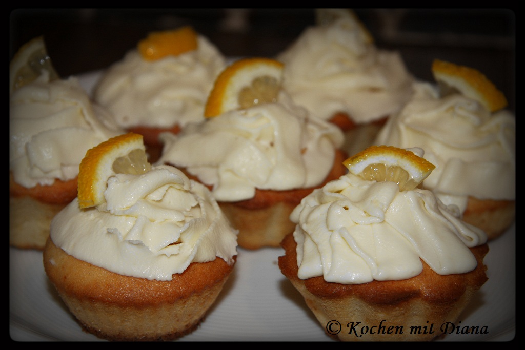 Zitronen-Cupcakes mit Frischkäse Frosting