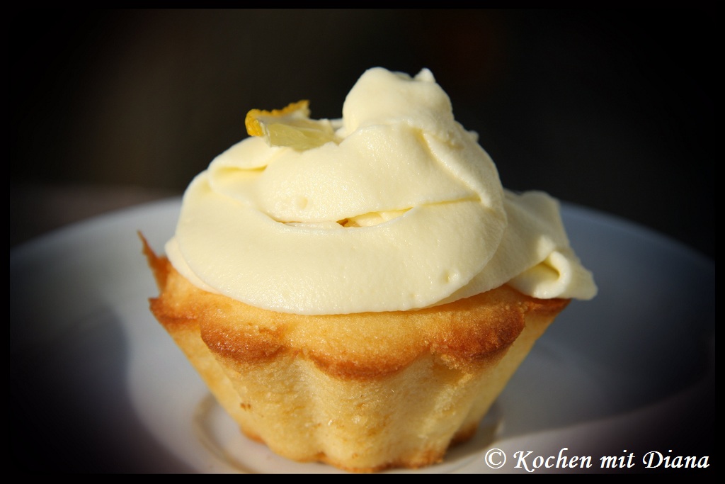 Zitronen-Cupcakes mit Frischkäse Frosting