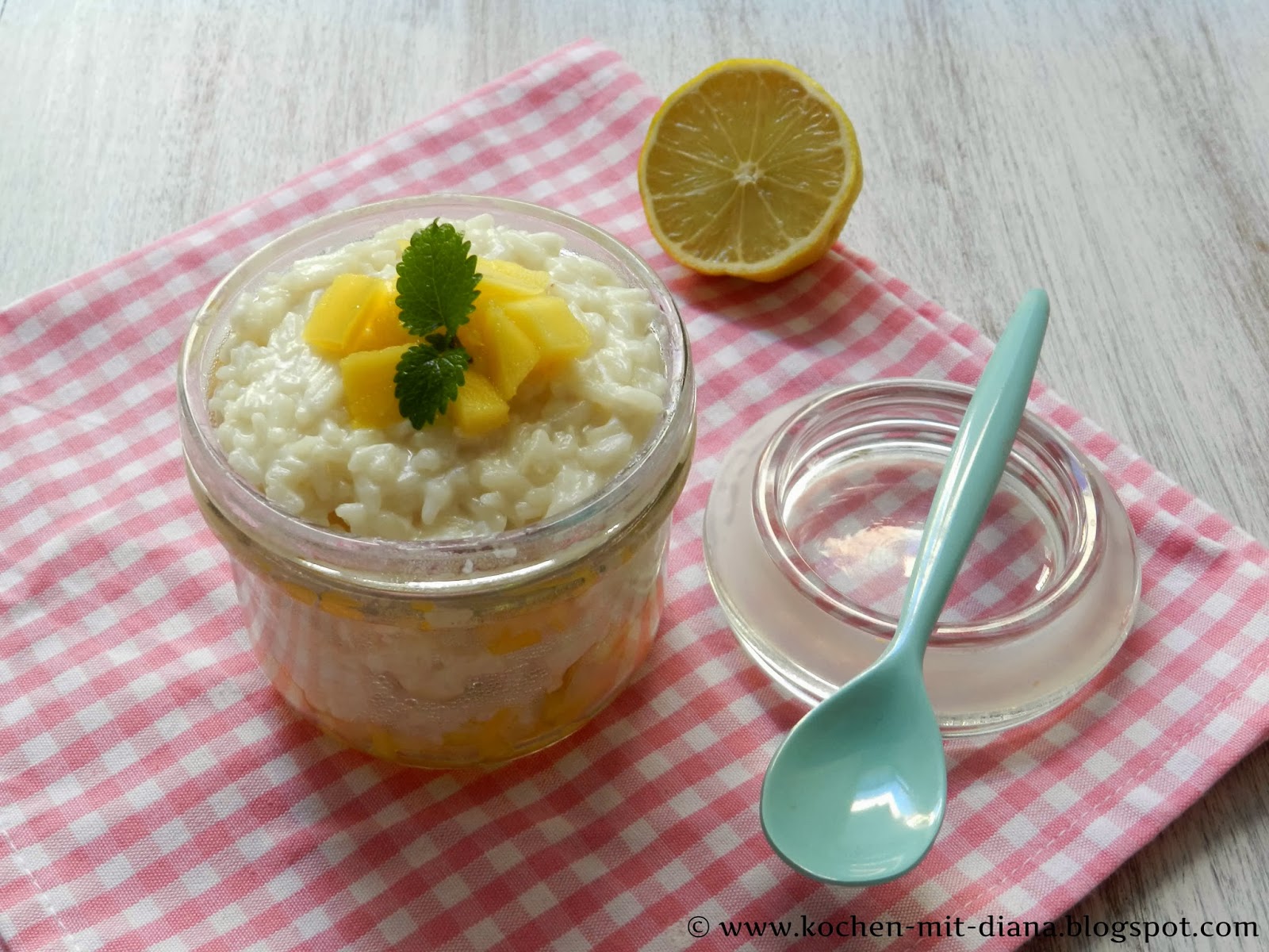 Kokos-Milchreis mit Mango und Limette