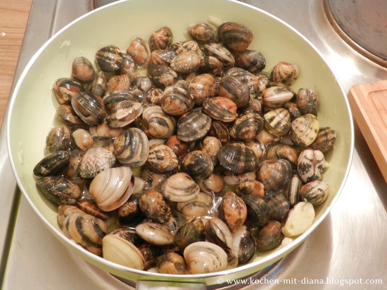 Venusmuscheln mit Knoblauch und Olivenöl - Kochen mit Diana ...