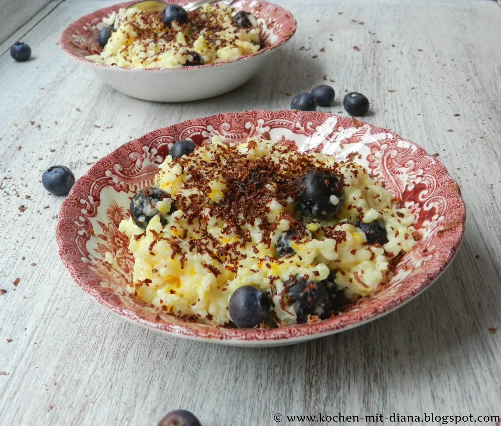 Safran-Milchreis mit Heidelbeeren und Schokolade