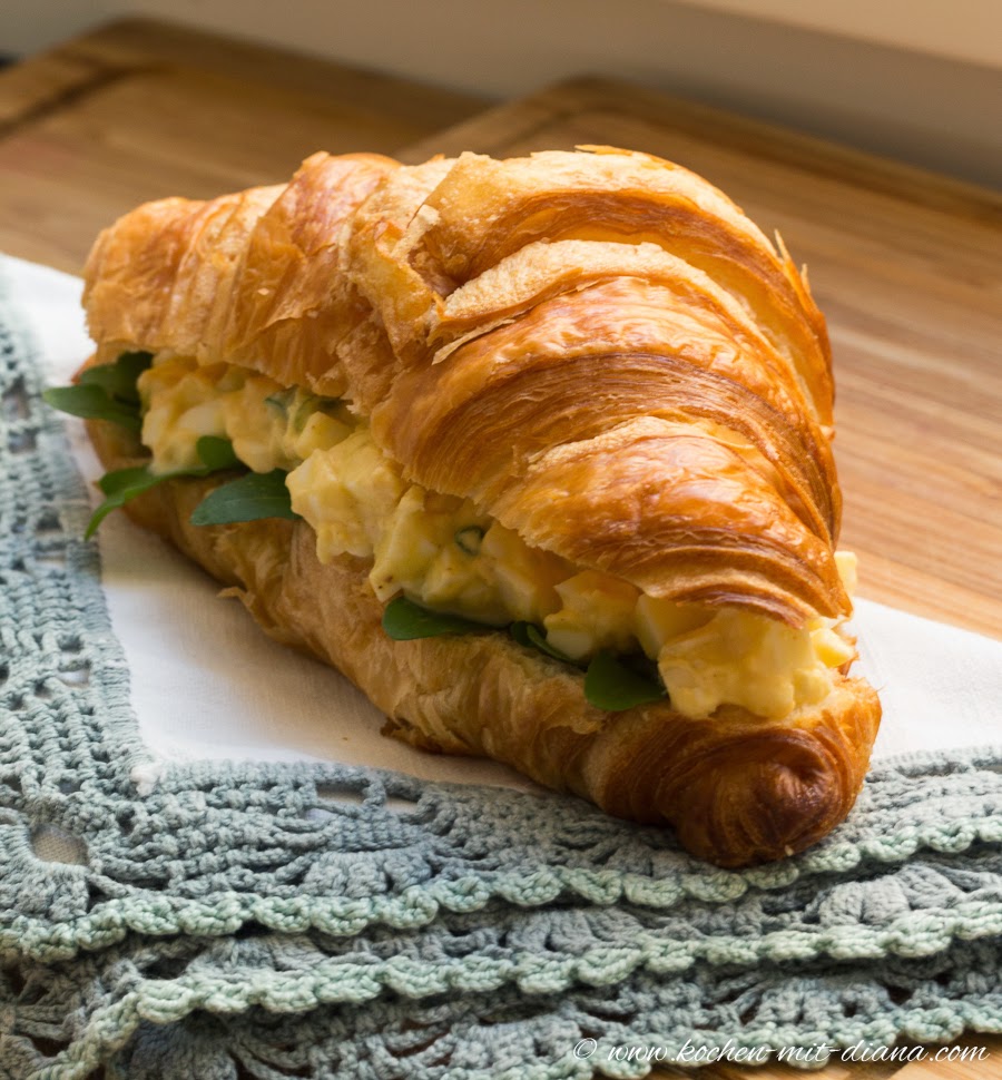 Croissant mit Eiercreme und Rukola - Kochen mit Diana