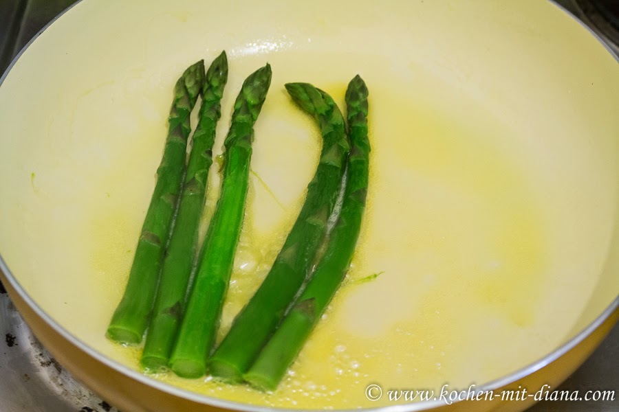 gruener-Spargel-braten