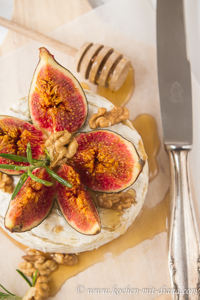 Gebackener Camembert mit Feigen und Honig