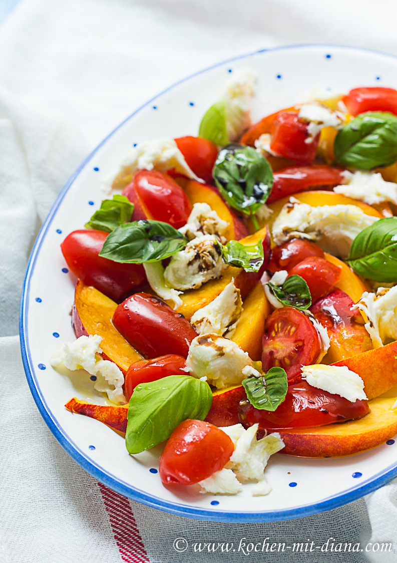 Nektarinen Caprese Salat