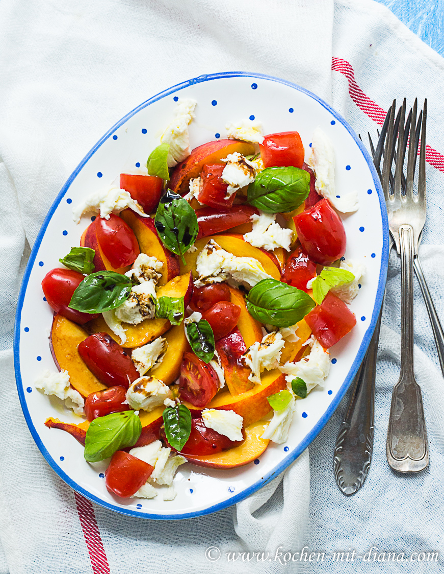 Nektarinen Caprese Salat