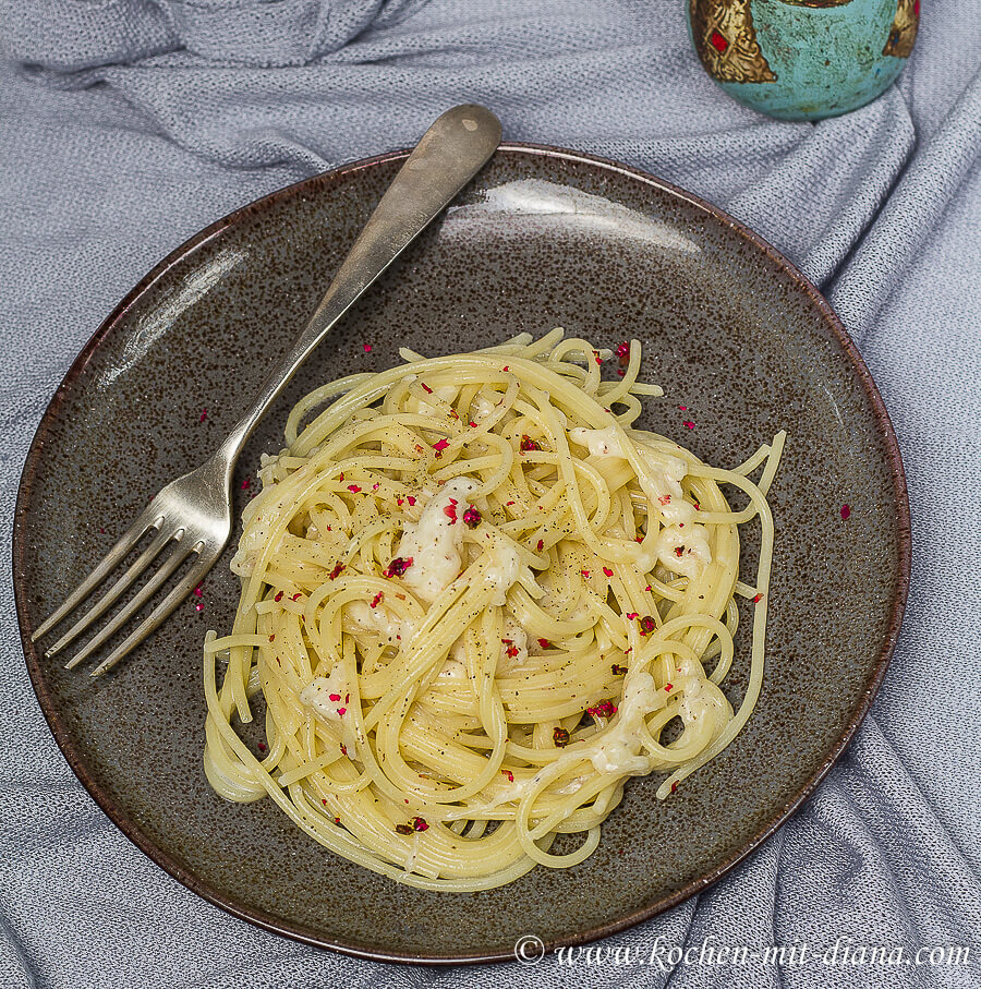 Spaghetti-cacio-e-pepe