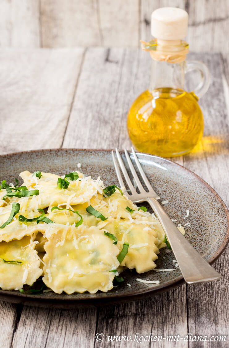 Ravioli with wild garlic filling