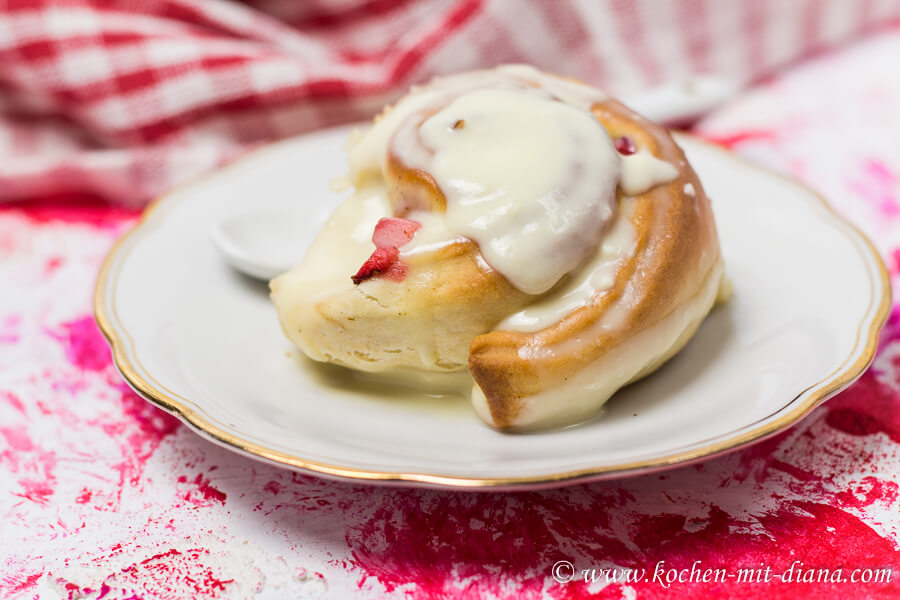 Erdbeerschnecken mit Frischkäse-Frosting