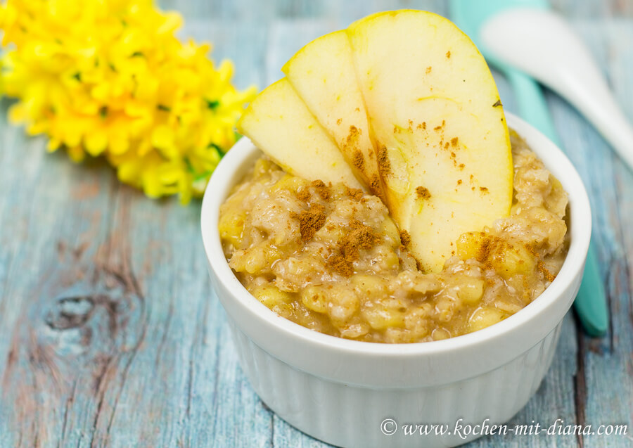 Porridge mit Bratäpfeln und Zimt