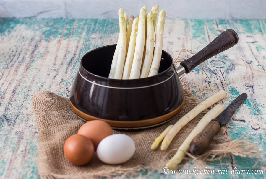 Zutaten weißer Spargel mit selbstgemachte Sauce Hollandaise