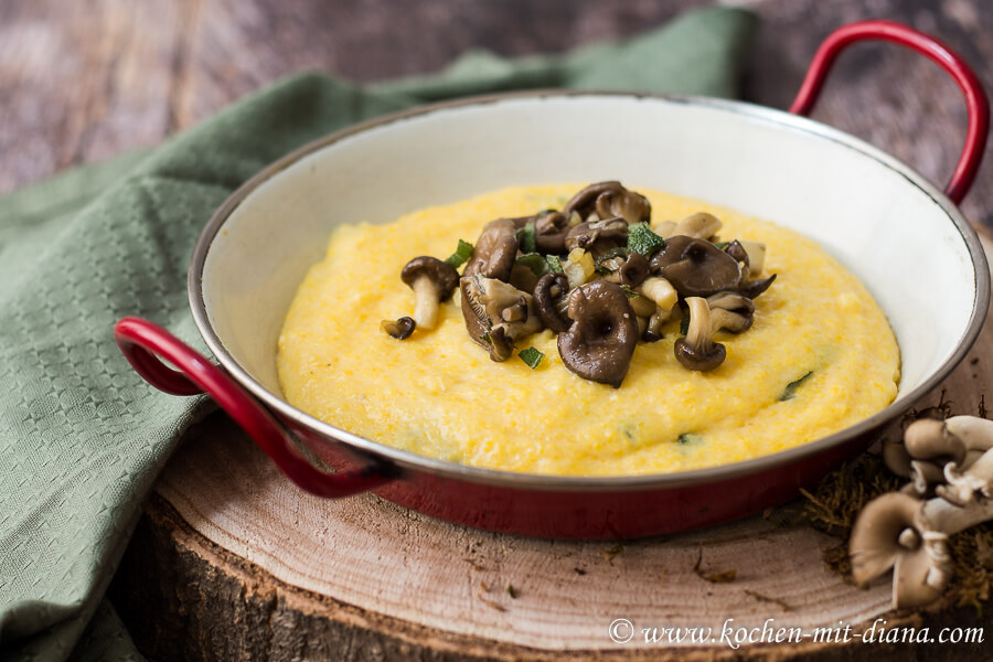 Salbei-Polenta mit gebratenen Pilzen