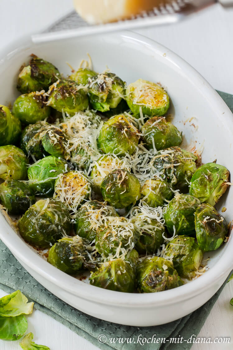 Im Ofen gerösteter Rosenkohl mit Parmesan 