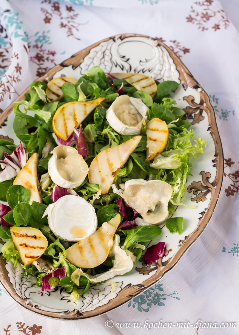 Salat mit Ziegenkäse und gebratenen Birnen