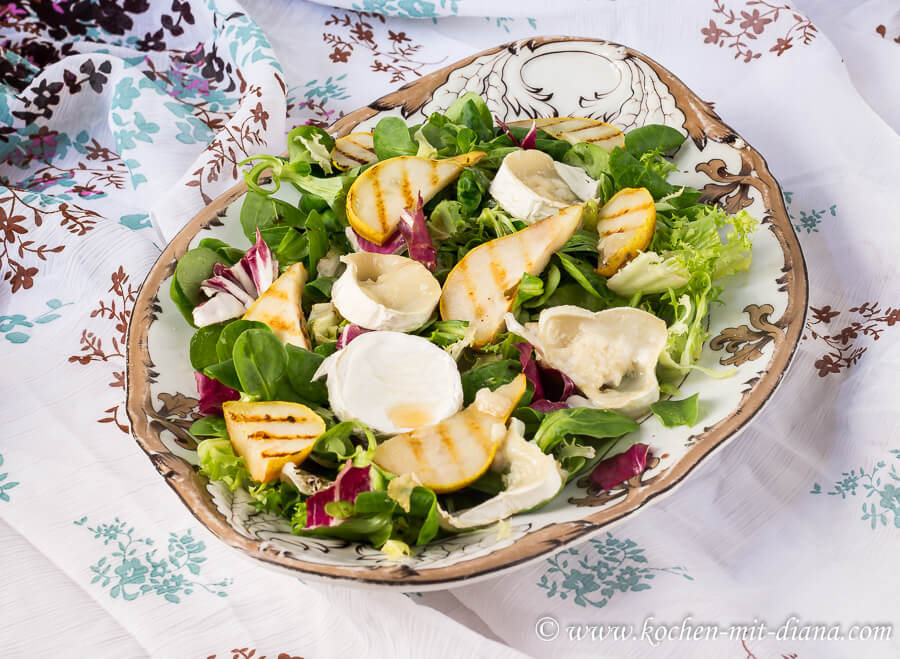 Salat mit Ziegenkäse und gebratenen Birnen