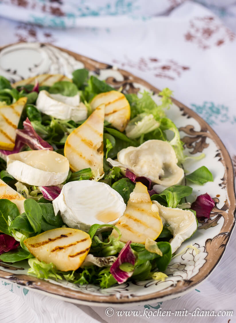 Salat mit Ziegenkäse und gebratenen Birnen