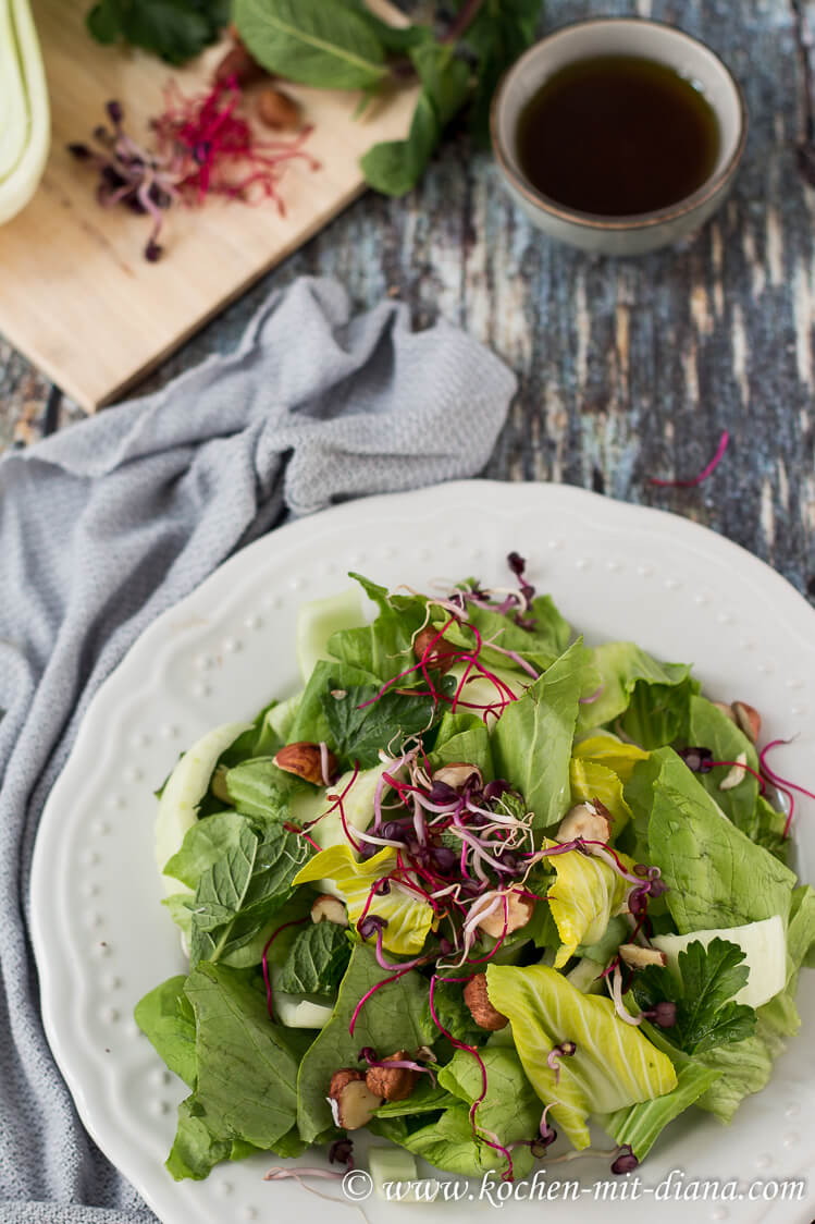 Pak-Choi-Salat-mit-Haselnuesse