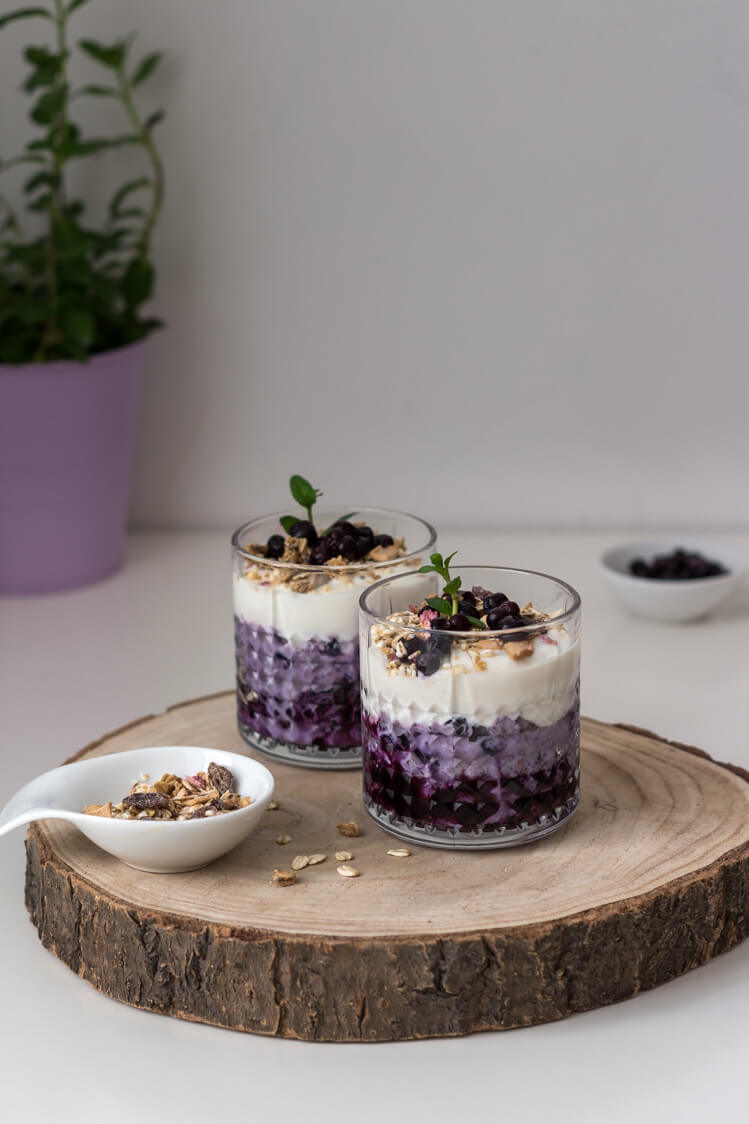 Overnight Oats mit gefrohrenen Heidelbeeren