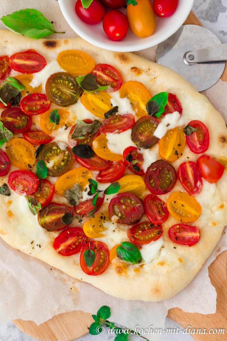 Flammkuchen mit Tomaten