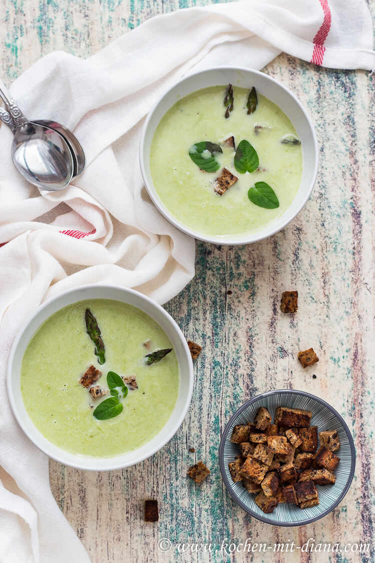 Cremesuppe vom grünen Spargel