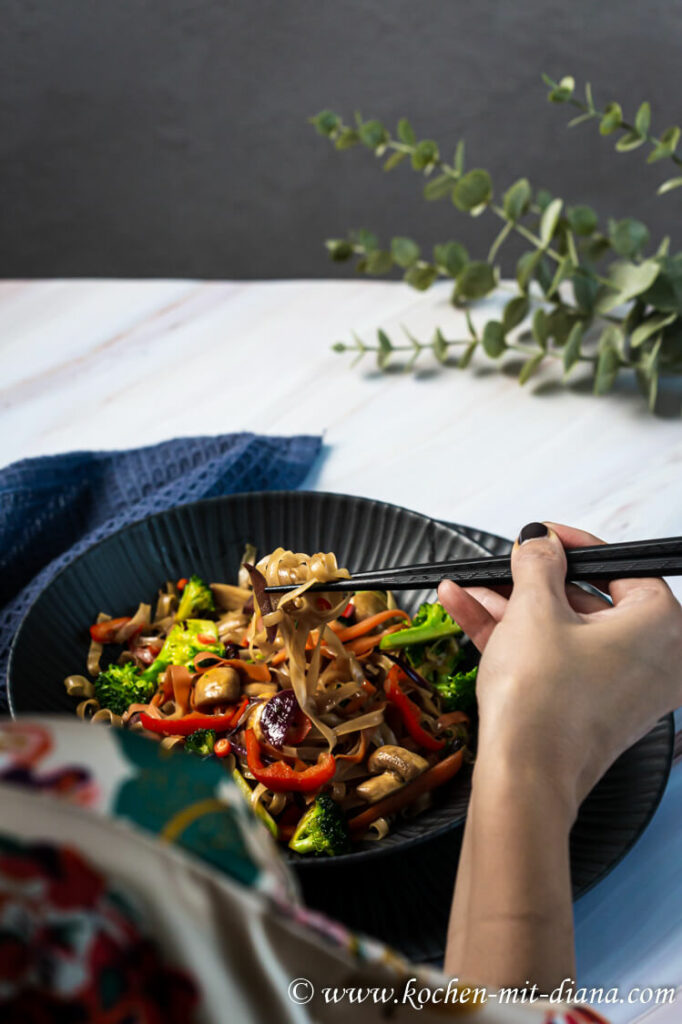 Lo Mein (Chinesische Nudel-Gemüse-Pfanne) - Kochen mit Diana
