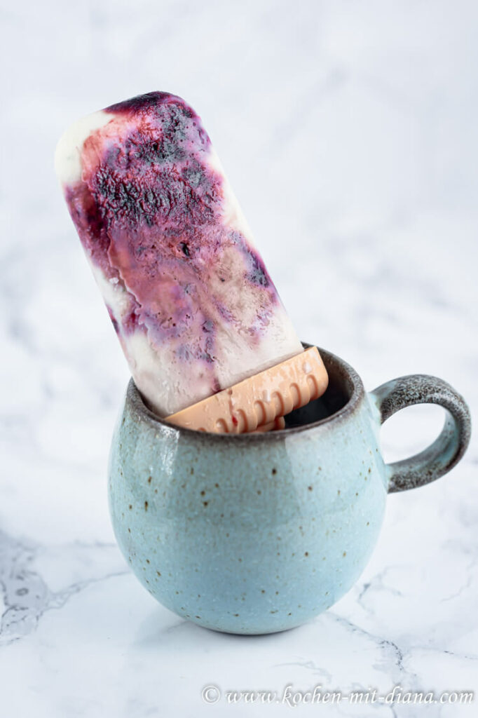 Eis am Stiel mit Ziegenkäse, Thymian und Beeren - Kochen mit Diana