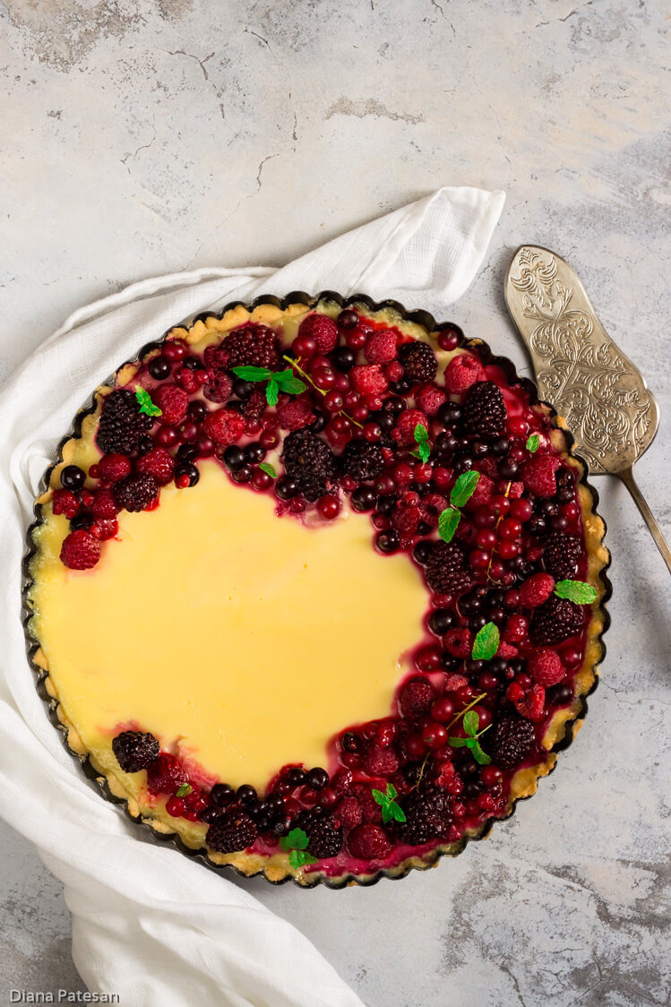 Weiße Schokoladentarte mit Beeren