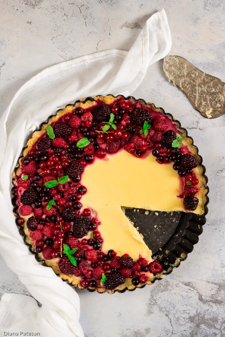 Weiße Schokoladentarte mit Beeren